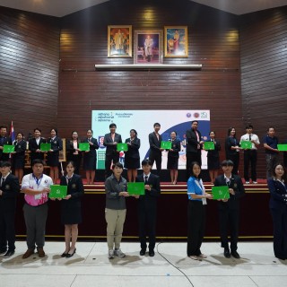 รอง ผอ.รพ.ทันตกรรม คณะทันตะฯ มช. ร่วมแสดงความยินดีนักศึกษาทุน กสศ. หลักสูตรผู้ช่วยทันตแพทย์