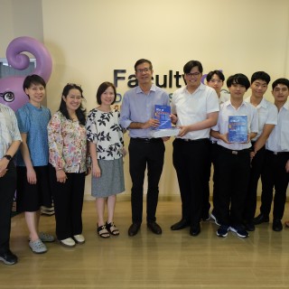 คณะทันตแพทยศาสตร์ มหาวิทยาลัยเชียงใหม่ รับมอบตำราทางวิชาการ เรื่อง Atlas of Oral Diseases: A Guide for Daily Practice ฉบับภาษาไทย