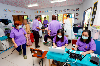 คณะทันตะฯ มช. พร้อมพันธมิตร ร่วมออกหน่วยทันตกรรมพระราชทาน ดูแลสุขภาพประชาชนในพื้นที่แม่ลาน้อย