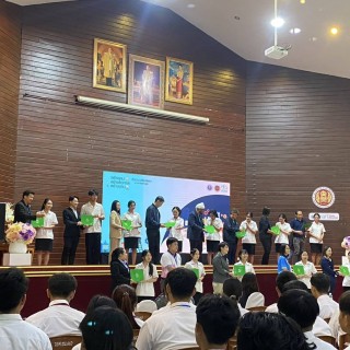 รอง ผอ.รพ.ทันตกรรม คณะทันตะฯ มช. ร่วมแสดงความยินดีนักศึกษาทุน กสศ. หลักสูตรผู้ช่วยทันตแพทย์