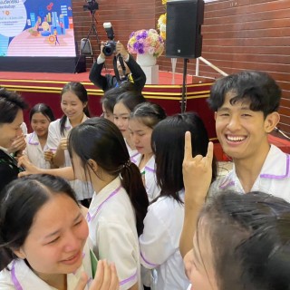 รอง ผอ.รพ.ทันตกรรม คณะทันตะฯ มช. ร่วมแสดงความยินดีนักศึกษาทุน กสศ. หลักสูตรผู้ช่วยทันตแพทย์