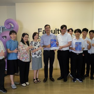 คณะทันตแพทยศาสตร์ มหาวิทยาลัยเชียงใหม่ รับมอบตำราทางวิชาการ เรื่อง Atlas of Oral Diseases: A Guide for Daily Practice ฉบับภาษาไทย