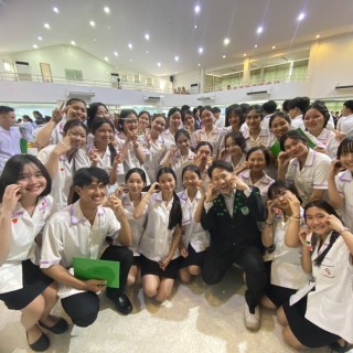 รอง ผอ.รพ.ทันตกรรม คณะทันตะฯ มช. ร่วมแสดงความยินดีนักศึกษาทุน กสศ. หลักสูตรผู้ช่วยทันตแพทย์