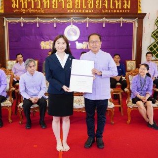 นทพ.อภิชญา ปริศนานันทกุล นักศึกษาทันตแพทย์ ชั้นปีที่ 5 ได้รับรางวัล CMU DNA ด้านจิตอาสา (Volunteer) และนักศึกษามหาวิทยาลัยเชียงใหม่ยอดเยี่ยม ประจำปี 2567 พร้อมรับเสื้อสามารถ