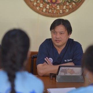 รอง ผอ.รพ.ทันตกรรม คณะทันตะฯ มช. ร่วมแสดงความยินดีนักศึกษาทุน กสศ. หลักสูตรผู้ช่วยทันตแพทย์